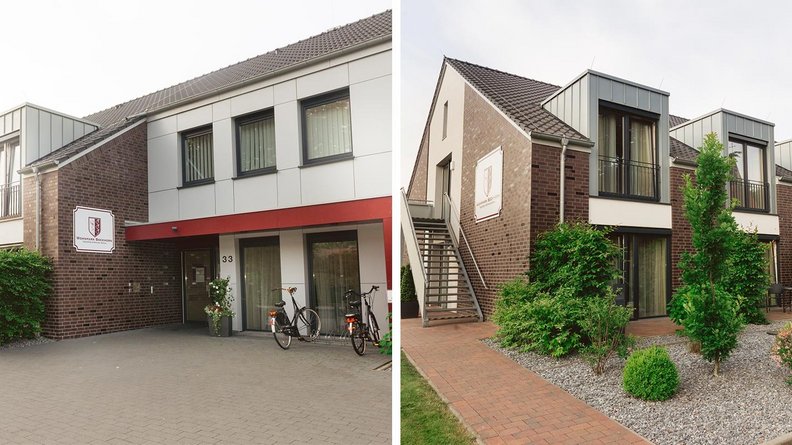 Die Fassade eines stilvollen Wohnhauses mit einem einladenden Eingangsbereich und zwei Fahrrädern, die an der Wand lehnen.